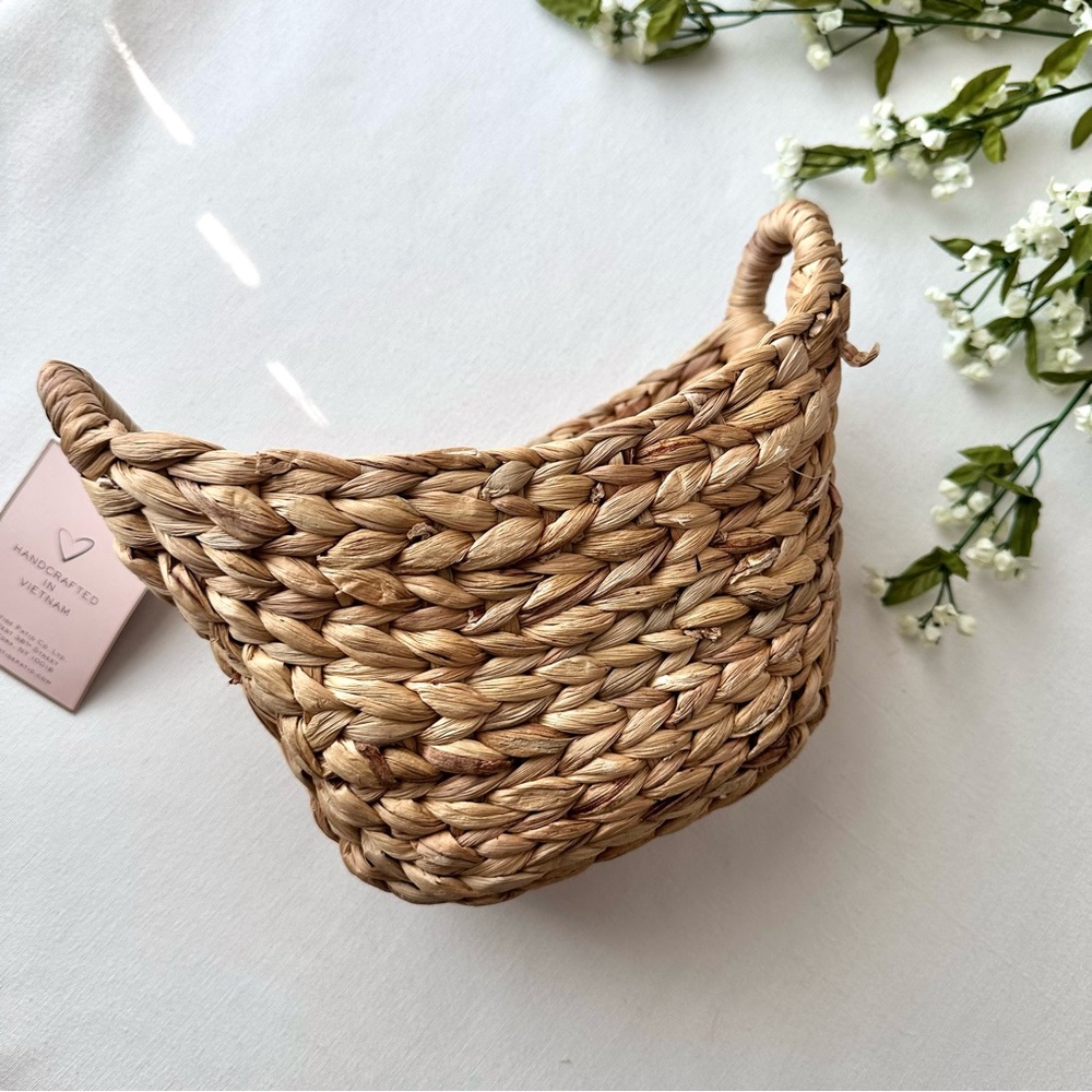 Small Natural Woven Basket - Picture 5 of 8